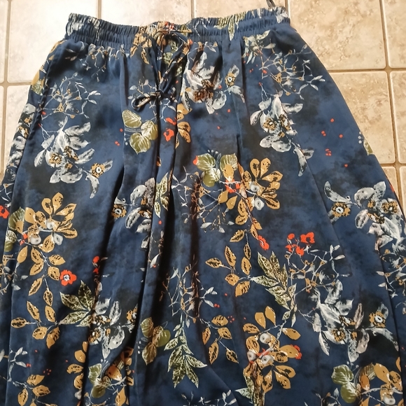 #0209 Women's Blue Floral Design Abaadlw Skirt Size Large w/Pockets - Picture 8 of 15